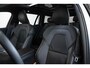 Volvo V60 T6 Plug-in hybrid AWD Plus Dark | Elek. glazen Panorama dak |Verwarmbare Voorstoelen (met geheugen), Stuurwiel en Achterbank | Semi-Elektrische Trekhaak | Verwarmbare Voorruit | Premium Audio by Harman Kardon | 360-Camera