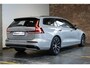 Volvo V60 T6 Plug-in hybrid AWD Plus Dark | Elek. glazen Panorama dak |Verwarmbare Voorstoelen (met geheugen), Stuurwiel en Achterbank | Semi-Elektrische Trekhaak | Verwarmbare Voorruit | Premium Audio by Harman Kardon | 360-Camera
