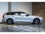 Volvo V60 T6 Plug-in hybrid AWD Plus Dark | Elek. glazen Panorama dak |Verwarmbare Voorstoelen (met geheugen), Stuurwiel en Achterbank | Semi-Elektrische Trekhaak | Verwarmbare Voorruit | Premium Audio by Harman Kardon | 360-Camera