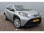 Toyota Aygo X 1.0 VVT-i MT Play / Apple Carplay / Metallic lak / Achteruitrijcamera / Lane assist /