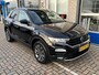 Volkswagen T-Roc 1.5 TSI Style Business / AUTOMAAT/ CAMERA/ PARK. SENSOREN/ ELEK. ACHTERKLEP/ SPIEGELPAKKET/  GETINT GLAS/ APP CONNECT/ ADAPT. CRUISE/ DIGITAL DASHBOARD/ NAVI/ DAB/ 17" LMV