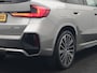 BMW X1 xDrive30e M Sport Plug In Hybrid 326pk Dealer O.H. PHEV | Panodak | Head Up | 360 Camera | Adaptive Cruise | Alcantara Sportstoelen Massage & Memory | Harman & Kardon | Stoelen & Stuur Verwarmd | Apple Carplay | 20"L.M | Blis | Keyless | Sfee