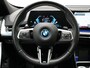 BMW X1 xDrive30e M Sport Plug In Hybrid 326pk Dealer O.H. PHEV | Panodak | Head Up | 360 Camera | Adaptive Cruise | Alcantara Sportstoelen Massage & Memory | Harman & Kardon | Stoelen & Stuur Verwarmd | Apple Carplay | 20"L.M | Blis | Keyless | Sfee