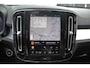 Volvo XC40 B4 Plus Black Edition | Panoramadak met schuif-/kanteldak | Visual Park Assist (incl. 360º view) | Extra Getint Glas | Nubuck/ Kunstlederen Bekleding | Apple Carplay/Android Auto | Premium Audio by Harman Kardon | Electronic Climate Controle