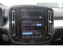 Volvo XC40 B4 Plus Black Edition | Panoramadak met schuif-/kanteldak | Visual Park Assist (incl. 360º view) | Extra Getint Glas | Nubuck/ Kunstlederen Bekleding | Apple Carplay/Android Auto | Premium Audio by Harman Kardon | Electronic Climate Controle