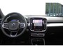 Volvo XC40 B4 Plus Black Edition | Panoramadak met schuif-/kanteldak | Visual Park Assist (incl. 360º view) | Extra Getint Glas | Nubuck/ Kunstlederen Bekleding | Apple Carplay/Android Auto | Premium Audio by Harman Kardon | Electronic Climate Controle