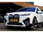 BMW iX XDrive50 High Executive 112 kWh/M-Sportpakket/ACC/B&W/HUD/Laser/Achterasbesturing/Trekhaak/Stoelventillatie