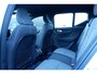 Volvo XC40 B4 Plus Dark | Semi- Elektrische Trekhaak | Verwarmde Stoelen en Stuurwiel | Verwarmbare Voorruit | Premium audio by Harman Kardon | Apple Carplay / Android Auto | Keyless Entry/Start | Park Assist |