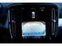 Volvo XC40 B4 Plus Dark | Semi- Elektrische Trekhaak | Verwarmde Stoelen en Stuurwiel | Verwarmbare Voorruit | Premium audio by Harman Kardon | Apple Carplay / Android Auto | Keyless Entry/Start | Park Assist |