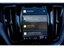 Volvo XC60 2.0 T6 Plug-in hybrid AWD Plus Dark | Verwarmde Voorstoelen, Stuurwiel en Achterbank | Panoramisch Schuif-/Kanteldak | Semi- Elektrische Trekhaak | 360-Camera | Adaptieve Cruise Control | Draadloze Telefoonlader