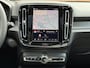 Volvo XC40 B4 Plus Black Edition | Panoramadak met schuif- /kantelfunctie | Elektrische stoelen met geheugenfunctie | 360 graden camera | Extra getint glas | Stoel- /stuurwielverwarming | 20 inch lichtmetalen velgen | Adaptive Cruise Control | BLIS