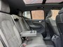 Volvo XC40 B4 Plus Black Edition | Panoramadak met schuif- /kantelfunctie | Elektrische stoelen met geheugenfunctie | 360 graden camera | Extra getint glas | Stoel- /stuurwielverwarming | 20 inch lichtmetalen velgen | Adaptive Cruise Control | BLIS