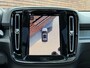 Volvo XC40 B4 Plus Black Edition | Panoramadak met schuif- /kantelfunctie | Elektrische stoelen met geheugenfunctie | 360 graden camera | Extra getint glas | Stoel- /stuurwielverwarming | 20 inch lichtmetalen velgen | Adaptive Cruise Control | BLIS