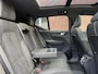Volvo XC40 B4 Plus Black Edition | Panoramadak met schuif- /kantelfunctie | Elektrische stoelen met geheugenfunctie | 360 graden camera | Extra getint glas | Stoel- /stuurwielverwarming | 20 inch lichtmetalen velgen | Adaptive Cruise Control | BLIS
