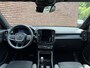 Volvo XC40 B4 Plus Black Edition | Panoramadak met schuif- /kantelfunctie | Elektrische stoelen met geheugenfunctie | 360 graden camera | Extra getint glas | Stoel- /stuurwielverwarming | 20 inch lichtmetalen velgen | Adaptive Cruise Control | BLIS