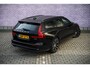 Volvo V60 2.0 T6 Plug-in hybrid AWD Plus Dark | Harman Kardon Audio | Trekhaak | Stoel- / Stuurverwarming Voor + Achter | 360 Camera | Adaptive Cruise | Google | Carplay | Dodehoekdetectie