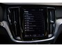 Volvo V60 2.0 T6 Plug-in hybrid AWD Plus Dark | Harman Kardon Audio | Trekhaak | Stoel- / Stuurverwarming Voor + Achter | 360 Camera | Adaptive Cruise | Google | Carplay | Dodehoekdetectie