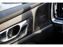 Volvo V60 2.0 T6 Plug-in hybrid AWD Plus Dark | Harman Kardon Audio | Trekhaak | Stoel- / Stuurverwarming Voor + Achter | 360 Camera | Adaptive Cruise | Google | Carplay | Dodehoekdetectie