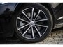 Volvo V60 2.0 T6 Plug-in hybrid AWD Plus Dark | Harman Kardon Audio | Trekhaak | Stoel- / Stuurverwarming Voor + Achter | 360 Camera | Adaptive Cruise | Google | Carplay | Dodehoekdetectie