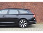 Volvo V90 T8 455PK Plug-in hybrid AWD Ultra Dark | 360 Camera | Trekhaak | All-Season | Gelamineerd Glas |