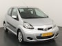 Toyota Aygo 1.0 12V Comfort | Airco | Tomtom | 5-Deurs | Elk. ramen voor | Metallic lak |