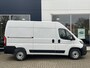Peugeot Boxer GB 2.2 140PK BlueHDi L2H2 35 Zwaar | Navigatie | Apple Carplay & Android Auto | Verzwaarde vering | DAB+ | Climate control | Cruise control | Trekhaak
