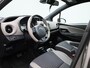 Toyota Yaris 1.5 Hybrid Bi-Tone | Automaat | Panoramadak |  Camera | Navigatie | Climate Control | Trekhaak |