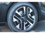 Peugeot 208 Hybrid 110PK e-DCS6 ALLURE | NAVIGATIE | DRAADLOZE APPLE CARPLAY/ANDROID AUTO | DAB+ RADIO | CLIMATE CONTROL | ADAPTIVE CRUISE CONTROL | VERKEERSBORDEN HERKENNING | ACHTERUITRIJ CAMERA | LICHTMETALEN VELGEN 16" |