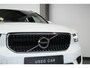 Volvo XC40 T4 Momentum Pro | 1ste Eigenaar | Dealeronderhouden | Semi Electrische Wegklapbare Trekhaak | 18'' Lichtmetalen Velgen | Parkeerverwarming | Parkeersensoren