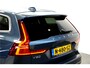Volvo V60 2.0 B4 MHEV 145kW/197pk Aut8 Inscription ADAPT.CRUISE + NAVI SENSUS + DRIVE MODES + PILOT ASSIST + AFN.TREKHAAK + CAMERA + BLIS + LANE ASSIST + STOELVERWARMING + KEYLESS ENTRY&GO + MATRIX LED + PARKSENSOREN V&A + 18" LM-VELGEN!!