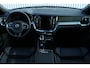 Volvo V60 T6 Plug-in hybrid AWD Plus Dark | Verwarmbare Voorstoelen, Stuurwiel en Achterbank | Semi-Elektrische Trekhaak | Verwarmbare Voorruit | Premium Audio by Harman Kardon | 360-Camera