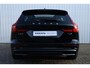 Volvo V60 T6 Plug-in hybrid AWD Plus Dark | Verwarmbare Voorstoelen, Stuurwiel en Achterbank | Semi-Elektrische Trekhaak | Verwarmbare Voorruit | Premium Audio by Harman Kardon | 360-Camera