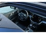 Volvo V60 T6 Plug-in hybrid AWD Plus Dark | Verwarmbare Voorstoelen, Stuurwiel en Achterbank | Semi-Elektrische Trekhaak | Verwarmbare Voorruit | Premium Audio by Harman Kardon | 360-Camera