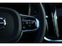 Volvo V60 T6 Plug-in hybrid AWD Plus Dark | Verwarmbare Voorstoelen, Stuurwiel en Achterbank | Semi-Elektrische Trekhaak | Verwarmbare Voorruit | Premium Audio by Harman Kardon | 360-Camera