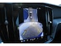 Volvo V60 T6 Plug-in hybrid AWD Plus Dark | Verwarmbare Voorstoelen, Stuurwiel en Achterbank | Semi-Elektrische Trekhaak | Verwarmbare Voorruit | Premium Audio by Harman Kardon | 360-Camera