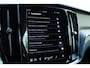 Volvo V60 T6 Plug-in hybrid AWD Plus Dark | Verwarmbare Voorstoelen, Stuurwiel en Achterbank | Semi-Elektrische Trekhaak | Verwarmbare Voorruit | Premium Audio by Harman Kardon | 360-Camera