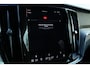 Volvo V60 T6 Plug-in hybrid AWD Plus Dark | Verwarmbare Voorstoelen, Stuurwiel en Achterbank | Semi-Elektrische Trekhaak | Verwarmbare Voorruit | Premium Audio by Harman Kardon | 360-Camera