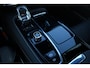 Volvo V60 T6 Plug-in hybrid AWD Plus Dark | Verwarmbare Voorstoelen, Stuurwiel en Achterbank | Semi-Elektrische Trekhaak | Verwarmbare Voorruit | Premium Audio by Harman Kardon | 360-Camera