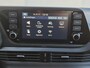 Hyundai i20 1.0 T-GDI Comfort Smart Automaat / Fabrieksgarantie tot 07-2027 / Navigatie via Apple Carplay of Android Auto / Dealer onderhouden / Stuur-, Stoel en Achterbank verwarming / Achteruitrijcamera / Cruise control /
