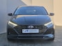 Hyundai i20 1.0 T-GDI Comfort Smart Automaat / Fabrieksgarantie tot 07-2027 / Navigatie via Apple Carplay of Android Auto / Dealer onderhouden / Stuur-, Stoel en Achterbank verwarming / Achteruitrijcamera / Cruise control /
