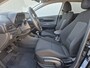 Hyundai i20 1.0 T-GDI Comfort Smart Automaat / Fabrieksgarantie tot 07-2027 / Navigatie via Apple Carplay of Android Auto / Dealer onderhouden / Stuur-, Stoel en Achterbank verwarming / Achteruitrijcamera / Cruise control /