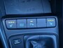Hyundai i20 1.0 T-GDI Comfort Smart Automaat / Fabrieksgarantie tot 07-2027 / Navigatie via Apple Carplay of Android Auto / Dealer onderhouden / Stuur-, Stoel en Achterbank verwarming / Achteruitrijcamera / Cruise control /