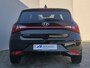Hyundai i20 1.0 T-GDI Comfort Smart Automaat / Fabrieksgarantie tot 07-2027 / Navigatie via Apple Carplay of Android Auto / Dealer onderhouden / Stuur-, Stoel en Achterbank verwarming / Achteruitrijcamera / Cruise control /