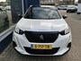 Peugeot 2008 1.2 Turbo GT 130 PK Automaat | 1e eigenaar | Stoelverwarming | Full Map Navigatie | Apple Carplay | Trekhaak | Full Led Koplampen | Keyless Entry | Parkeersensoren Rondom | Parelmoer Wit Metallic.