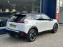 Peugeot 2008 1.2 Turbo GT 130 PK Automaat | 1e eigenaar | Stoelverwarming | Full Map Navigatie | Apple Carplay | Trekhaak | Full Led Koplampen | Keyless Entry | Parkeersensoren Rondom | Parelmoer Wit Metallic.