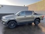 Toyota Hilux 2.8 D-4D Double Cab Invincible Automaat Nieuw geleverd, incl. o.a.: De laadbak is gecoat, trekhaak 13plg, stoelverwarming, achteruitrij camera, keyless, navigatie, Apple CarPlay/Android Auto, JBL Audio, NL-auto, boekjes compleet, 265/65R18 banden CST AT318 Sahara 4X4 terreinbanden