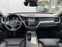 Volvo XC60 T6 Plug-in hybrid AWD Plus Dark | Verwarmde Voorstoelen, Stuurwiel en Achterbank | Panoramisch Schuif-/Kanteldak | Semi- Elektrische Trekhaak | 360-Camera | Adaptieve Cruise Control | Draadloze Telefoonlader