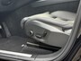Volvo XC60 T6 Plug-in hybrid AWD Plus Dark | Verwarmde Voorstoelen, Stuurwiel en Achterbank | Panoramisch Schuif-/Kanteldak | Semi- Elektrische Trekhaak | 360-Camera | Adaptieve Cruise Control | Draadloze Telefoonlader