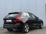 Volvo XC60 T6 Plug-in hybrid AWD Plus Dark | Verwarmde Voorstoelen, Stuurwiel en Achterbank | Panoramisch Schuif-/Kanteldak | Semi- Elektrische Trekhaak | 360-Camera | Adaptieve Cruise Control | Draadloze Telefoonlader