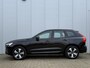 Volvo XC60 T6 Plug-in hybrid AWD Plus Dark | Panoramisch Schuif-/Kanteldak | Semi- Elektrische Trekhaak | Verwarmde Voorstoelen, Stuurwiel en Achterbank | 360-Camera | Adaptieve Cruise Control | Draadloze Telefoonlader